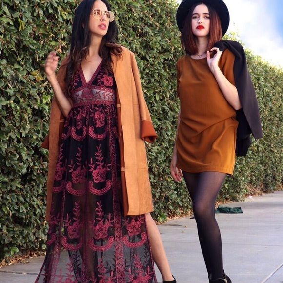 Money Moves Lace Maxi Dress - Picture 3 of 8